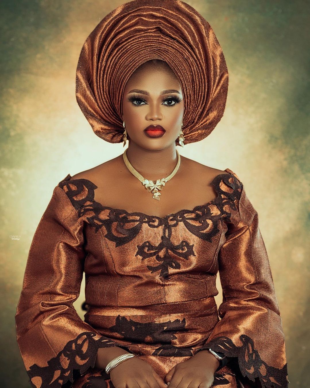 This Yoruba Bridal Look Is Simple, Regal & Dashing 